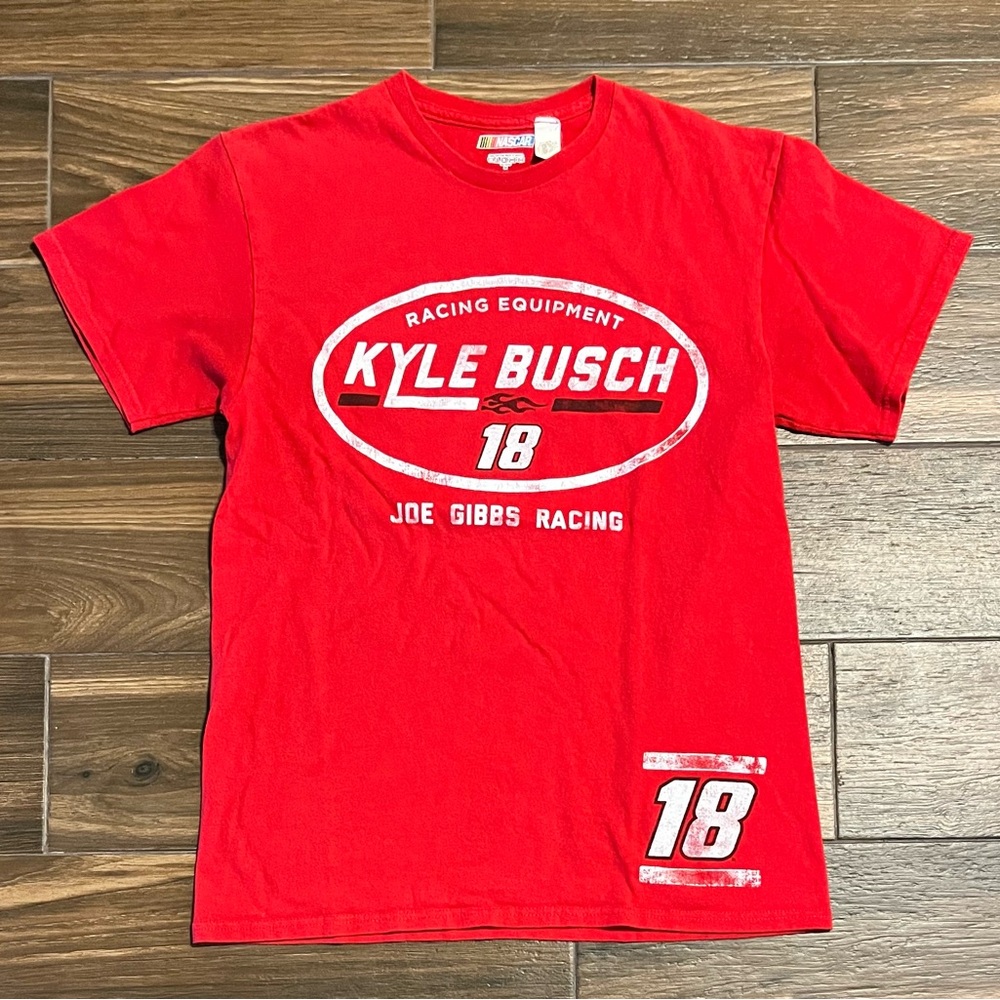 NASCAR Kyle Busch #18 Joe Gibbs Racing Graphic Tee Red M&M’s Sponsor Tee Size M